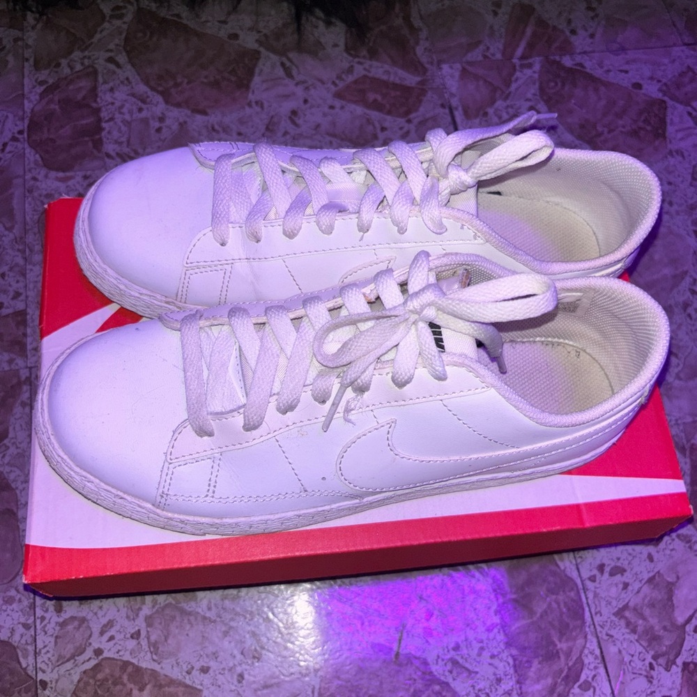 Nike Blazer Low Triple White (Size 6Y)